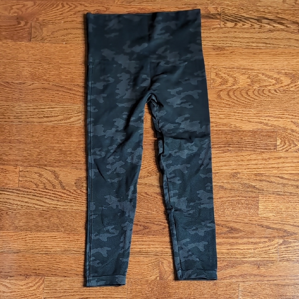 SPANX Lamn Black Camo Leggings‎